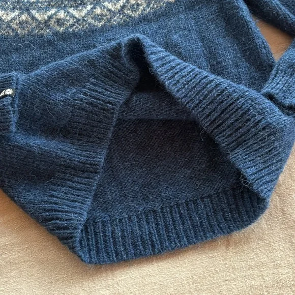 Icelandic Woolen Sweater - Picture 8 of 8